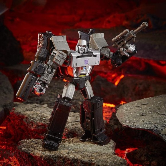 Megatron Transformers War for Cybertron Trilogy Kingdom Core Hasbro WFC-K13 - Picture 7 of 9